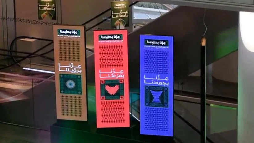 بوستر ليد دوار مزدوج (Rotating Poster) - شاشات ليد إبداعية - إدارة فعاليات ومسارح Elite Tech (الرياض، القاهرة، عمّان)
